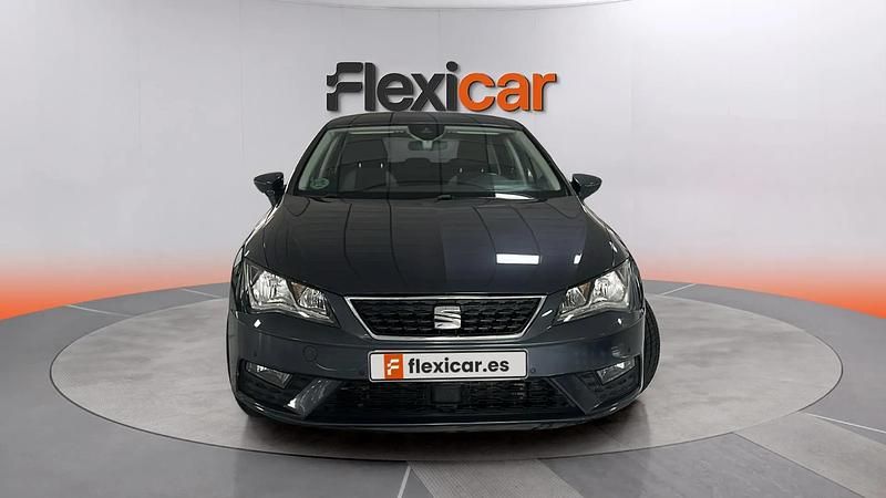 Usado Seat Leon Style 130 CV (95 kW) 2020 Gris Berlina