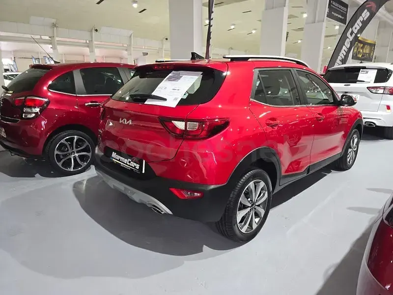 Usado Kia Stonic 101 CV (74 kW) 2025 Rojo SUV
