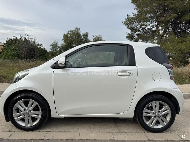 Usado Toyota iQ 99 CV (72 kW) 2010 Blanco Utilitario