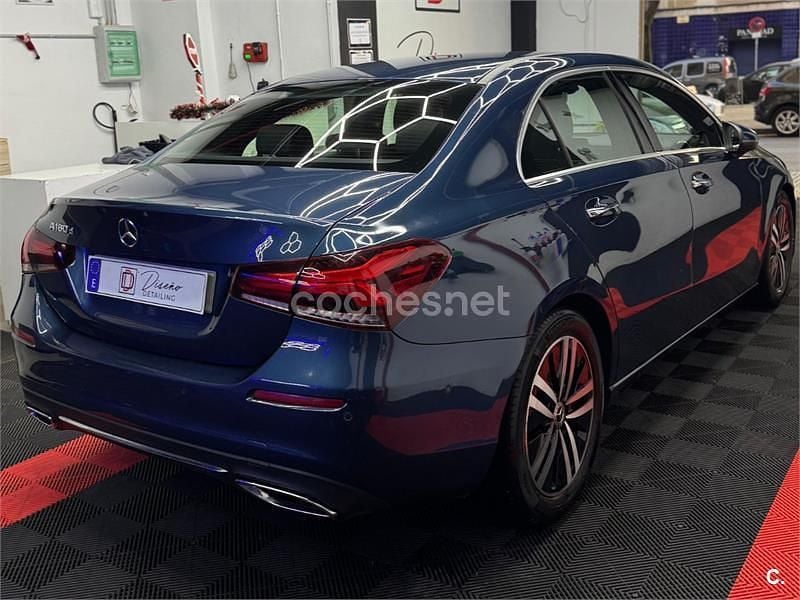 Usado Mercedes A180 116 CV (85 kW) 2022 Azul Berlina