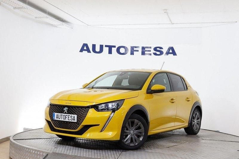 Usado Peugeot e-208 Allure 100 kW (136 CV) 2020 Amarillo Utilitario