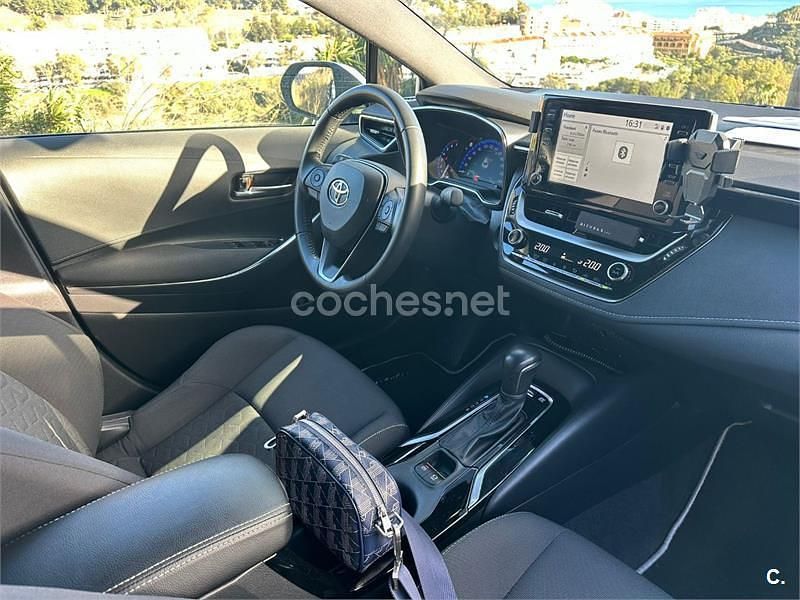 Usado Toyota Corolla Plus 140 CV (102 kW) 2023 Blanco Berlina