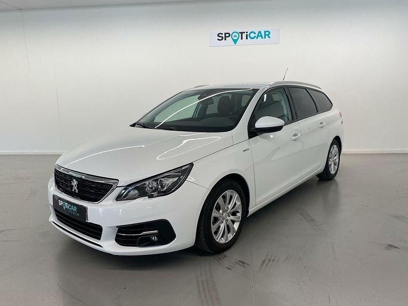 Usado Peugeot 308 SW Style 131 CV (96 kW) 2018 Blanco Familiar