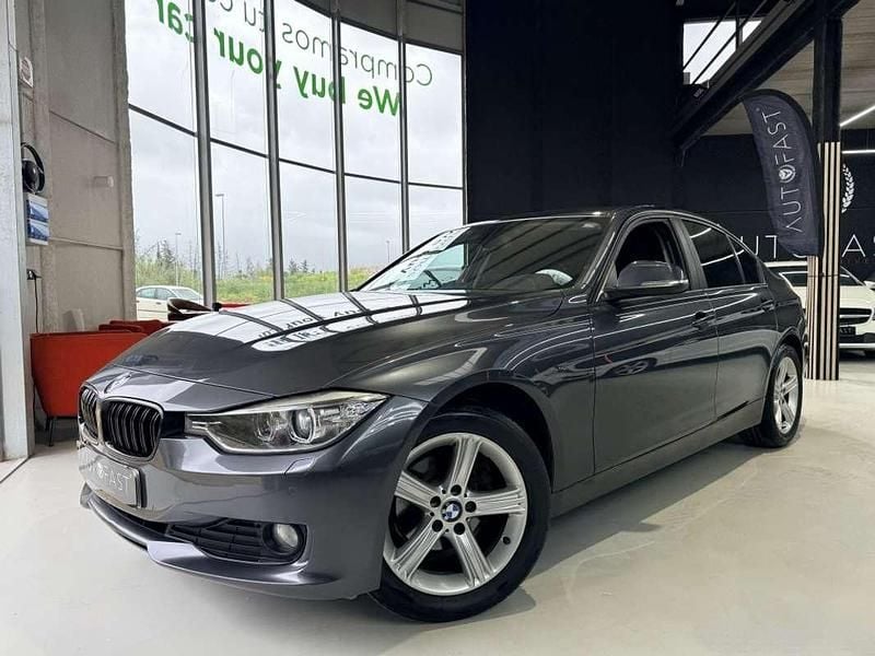 Usado BMW 318 Comfort Edition 143 HP (105 kW) 2014 Cinzento Sedan