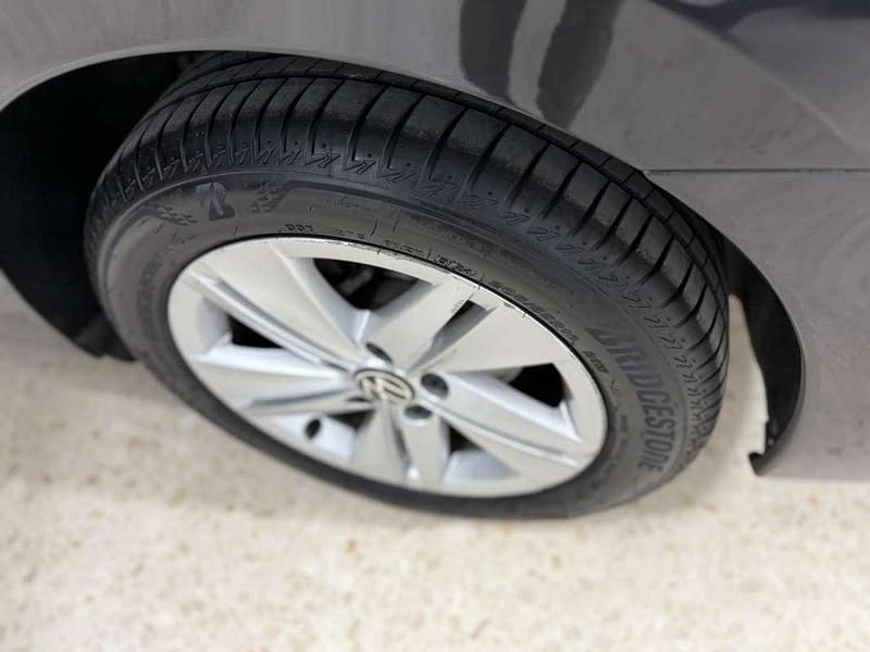 Usado VW Golf VIII Life 116 CV (85 kW) 2021 Gris Familiar