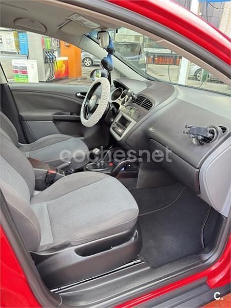 Usado Seat Altea Reference 102 CV (75 kW) 2005 Rojo Monovolumen