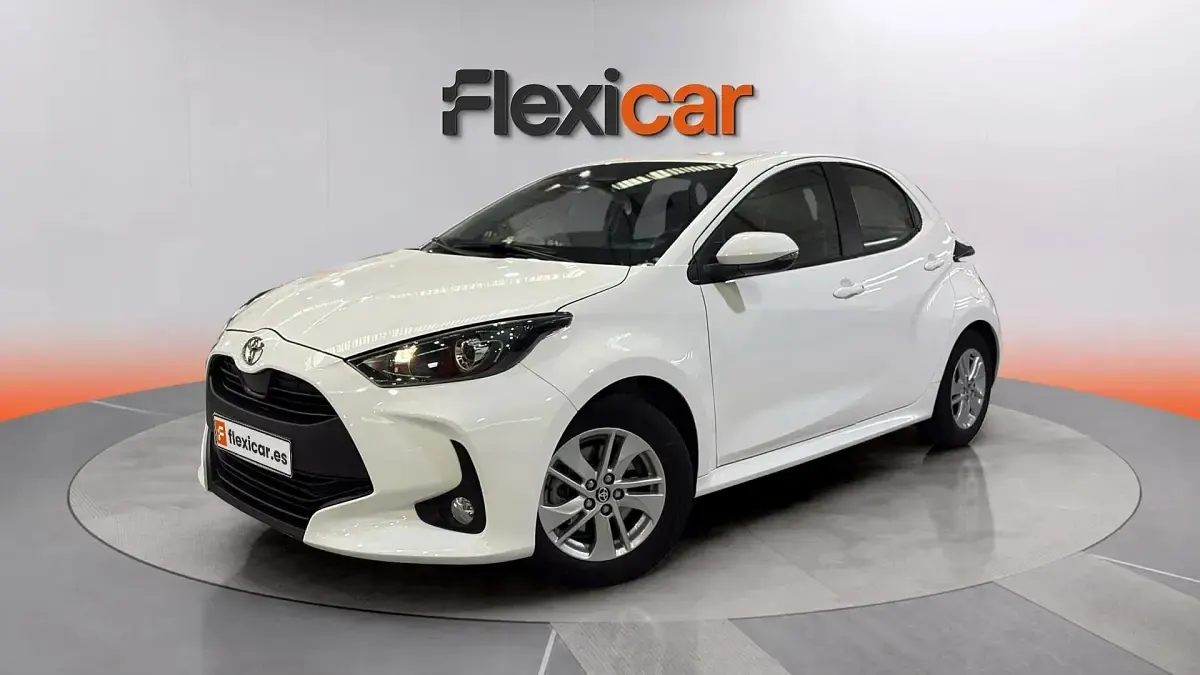 Usado Toyota Yaris Hybrid Active 116 CV (85 kW) 2025 Blanco Berlina