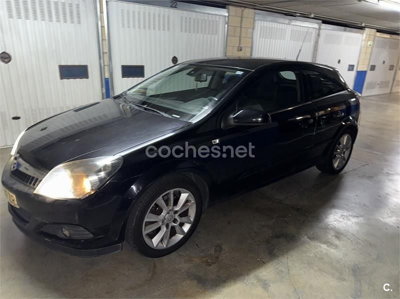 Usado Opel Astra GTC Sport 150 CV (110 kW) 2008 Negro Berlina