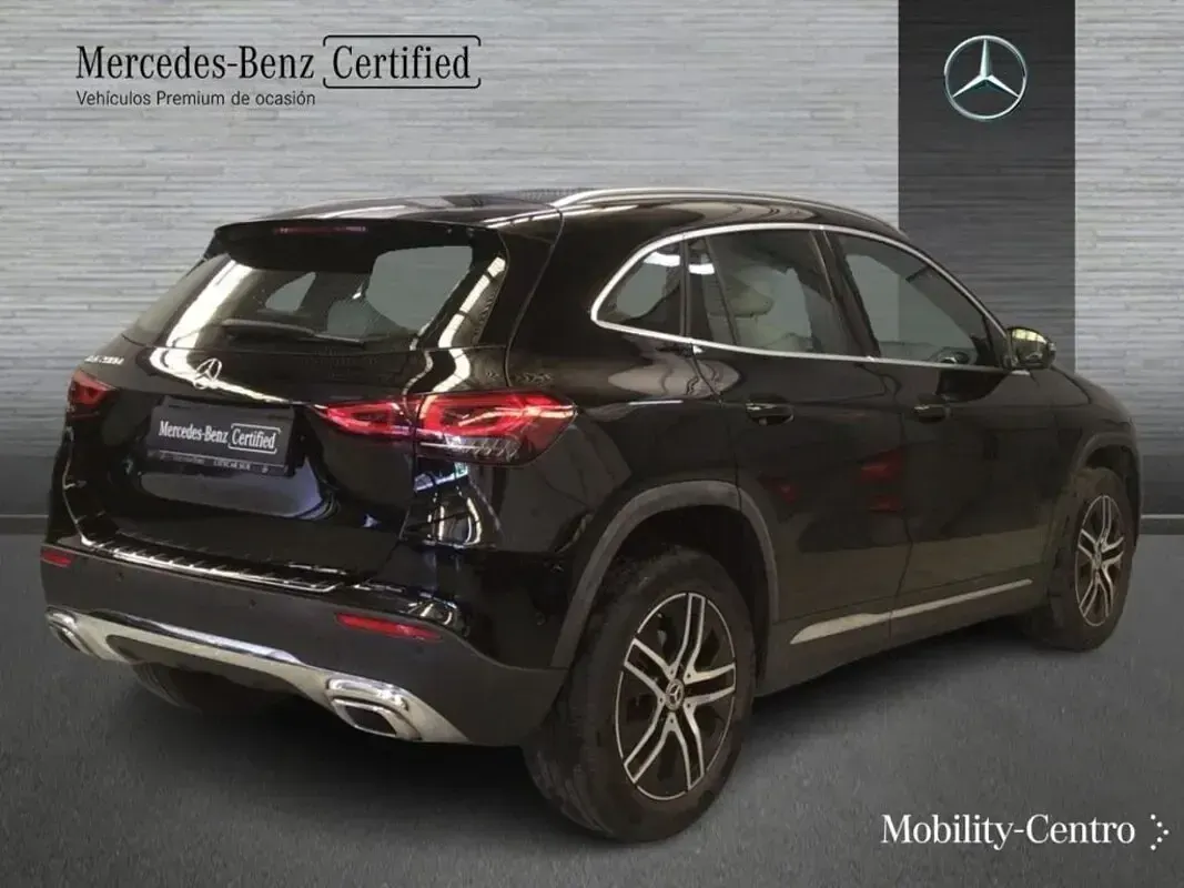 Usado Mercedes GLA200 Progressive 150 CV (110 kW) 2022 Nachtschwarz  unilack SUV
