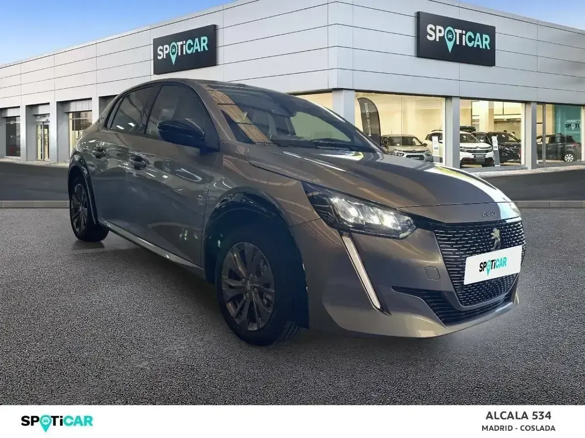 Usado Peugeot e-208 Allure 100 kW (136 CV) 2023 Gris Utilitario