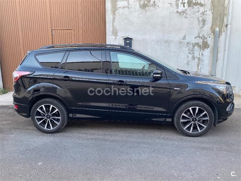 Negro Usado 2019 Ford Kuga ST-Line SUV | 17.400 € (Precio justo) - Imagen 1/4