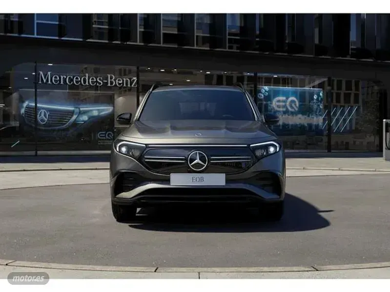 Usado Mercedes EQB300 AMG line 167 kW (228 CV) 2022 Mountaingrau  met. SUV