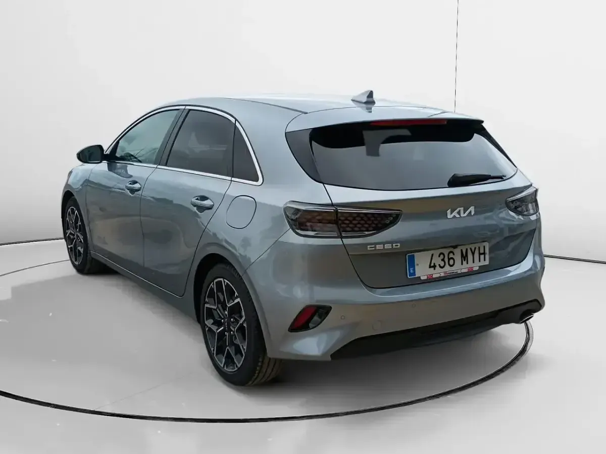 Usado Kia Ceed Edition 7 100 CV (73 kW) 2025 Gris Utilitario