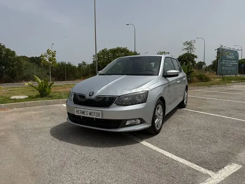 Usado Skoda Fabia Style 90 CV (66 kW) 2017 Gris / plata Berlina