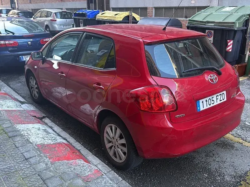 Usado Toyota Auris Luna 126 CV (92 kW) 2008 Granate Utilitario