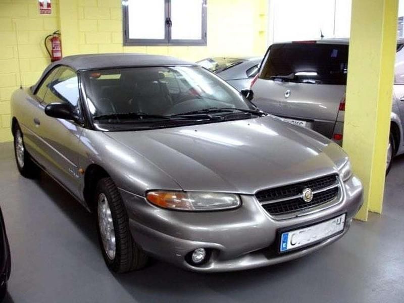Usado Chrysler Stratus 133 CV (97 kW) 1998 Plateado Descapotable