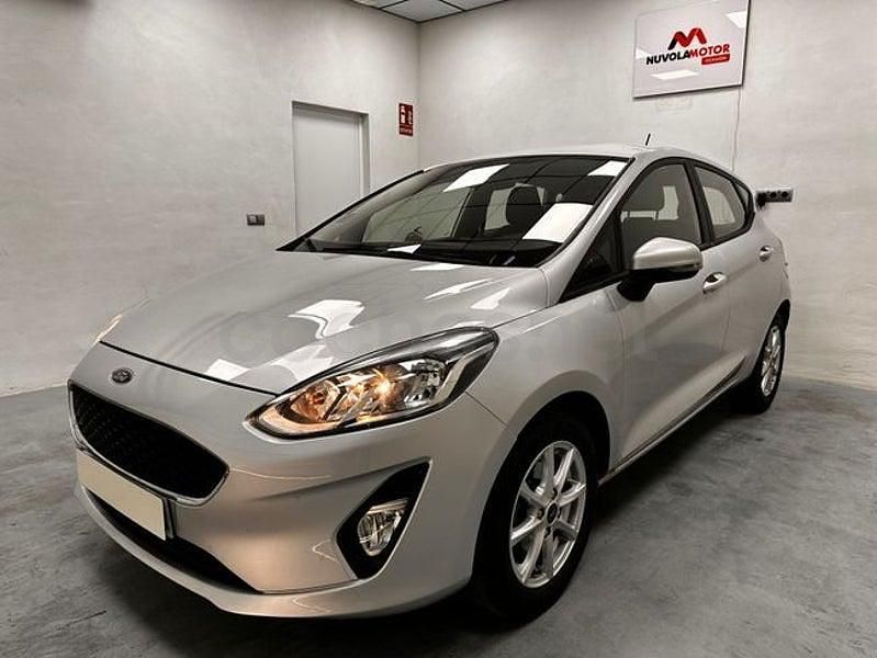 Usado Ford Fiesta Trend 85 CV (62 kW) 2018 Gris / plata Berlina