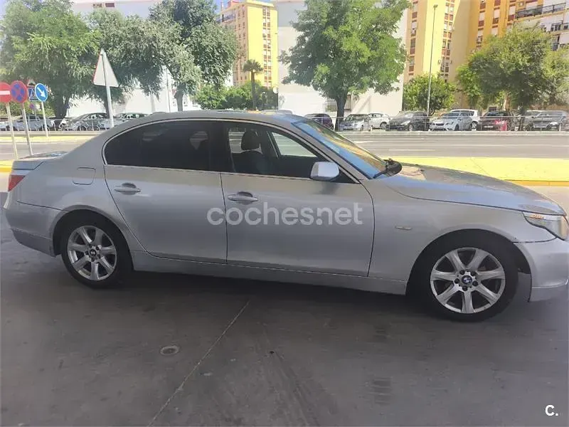 Usado BMW 523 177 CV (130 kW) 2005 Gris / plata Berlina