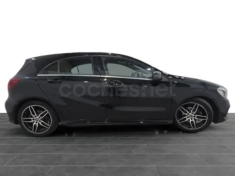 Usado Mercedes A180 122 CV (89 kW) 2018 Negro Berlina