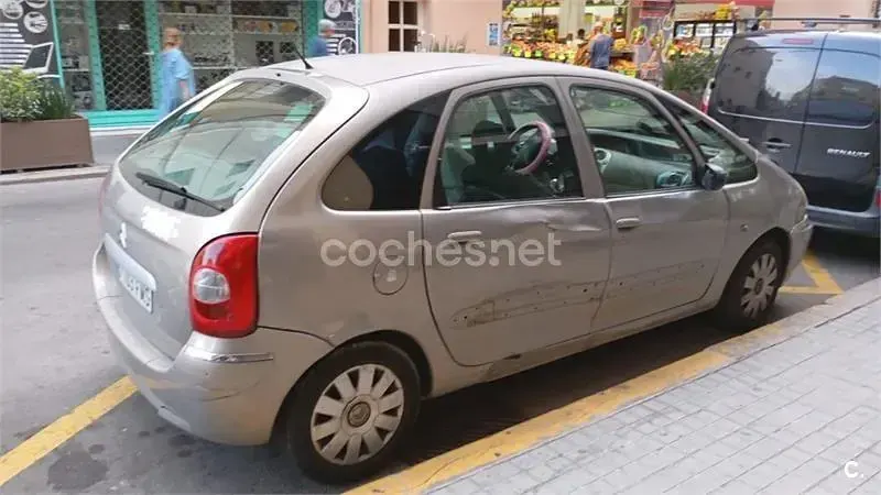 Usado Citroën Xsara Picasso 92 CV (67 kW) 2007 Gris / plata Monovolumen