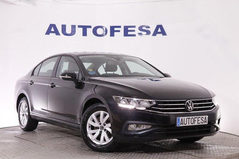 Usado VW Passat 150 CV (110 kW) 2020 Negro metalizado Berlina