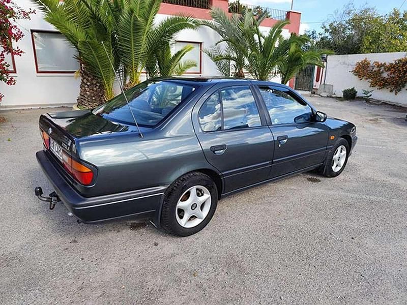Usado Nissan Primera 124 HP (91 kW) 1994 Verde Sedan