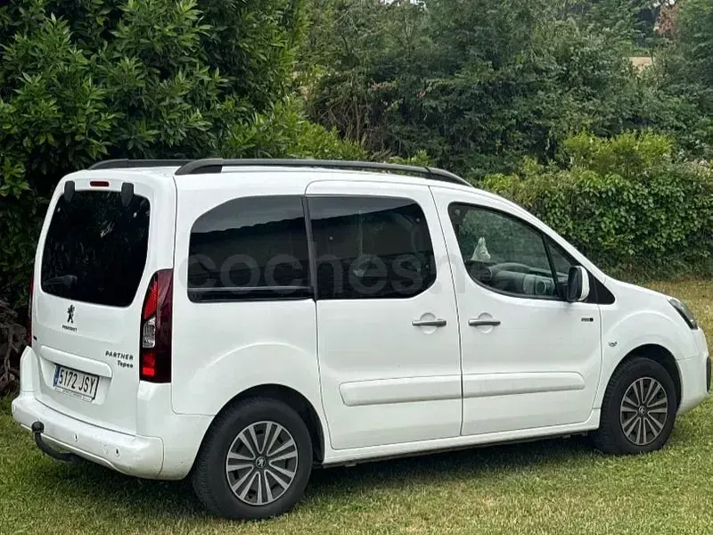 Usado Peugeot Partner Tepee Outdoor 120 CV (88 kW) 2016 Blanco Monovolumen