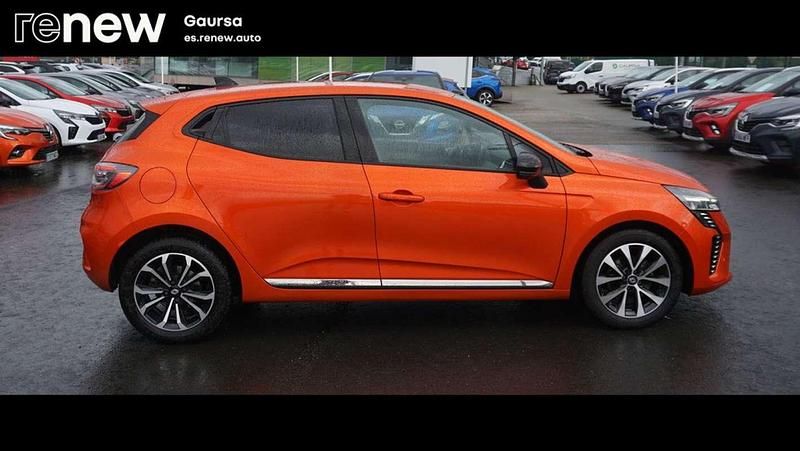 Usado Renault Clio V Techno 90 CV (66 kW) 2023 Naranja Berlina