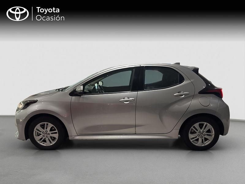 Usado Toyota Yaris Active 116 CV (85 kW) 2021 Gris Utilitario