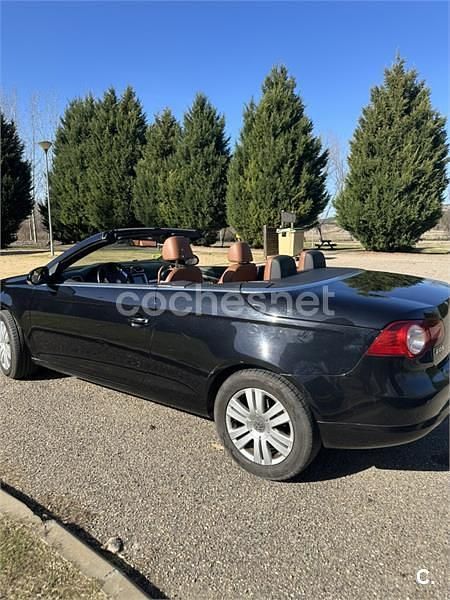 Usado VW Eos Individual 140 CV (102 kW) 2008 Negro Descapotable