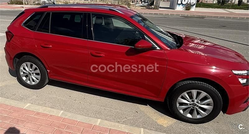 Usado Skoda Kamiq Ambition 110 CV (80 kW) 2022 Rojo SUV