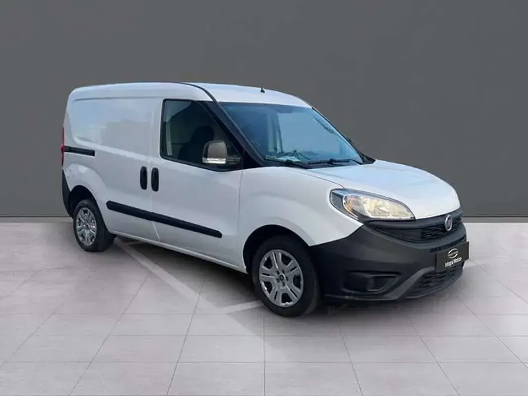 Usado Fiat Doblò 95 CV (69 kW) 2021 Blanco Monovolumen