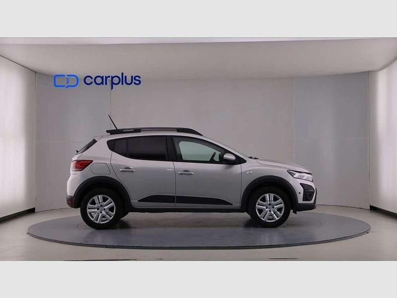 Usado Dacia Sandero Expression 91 CV (66 kW) 2023 Gris Utilitario