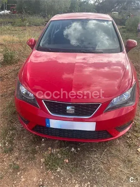 Usado Seat Ibiza Reference 70 CV (51 kW) 2015 Rojo Berlina