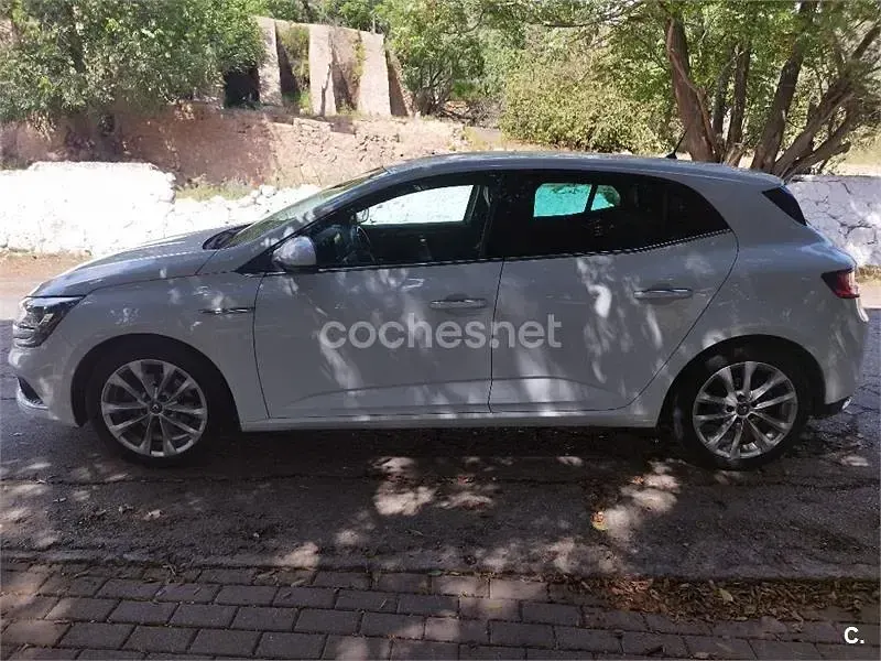 Usado Renault Mégane Zen 130 CV (95 kW) 2017 Blanco Berlina