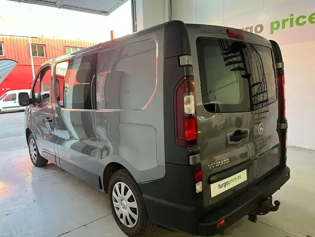 Usado Opel Vivaro Selective 125 CV (91 kW) 2017 Gris Monovolumen