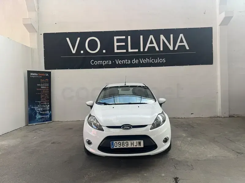 Usado Ford Fiesta Trend 70 CV (51 kW) 2011 Blanco Berlina