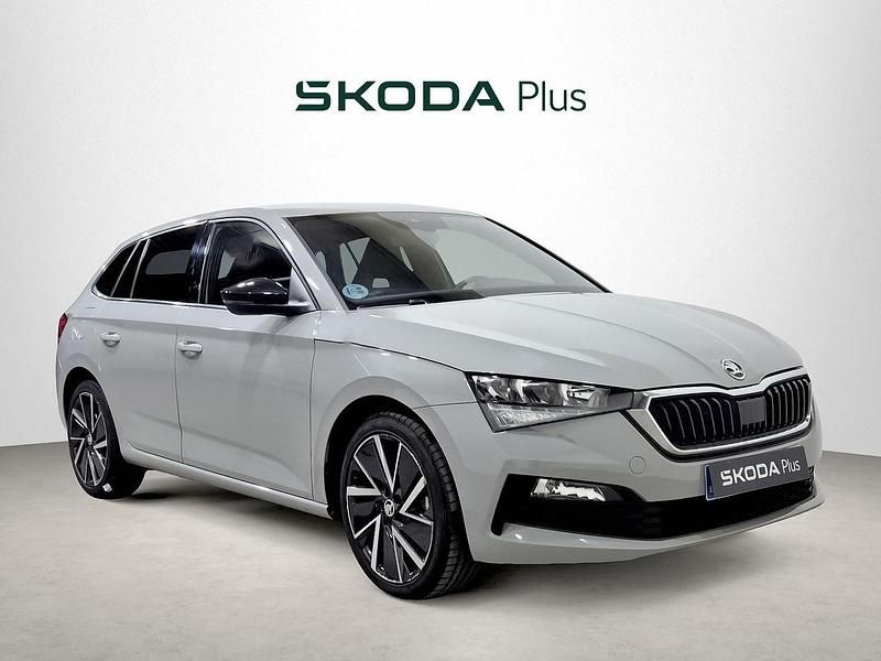Gris Usado 2021 Skoda Scala Sport Utilitario | 17.900 € (Precio justo) - Imagen 1/4