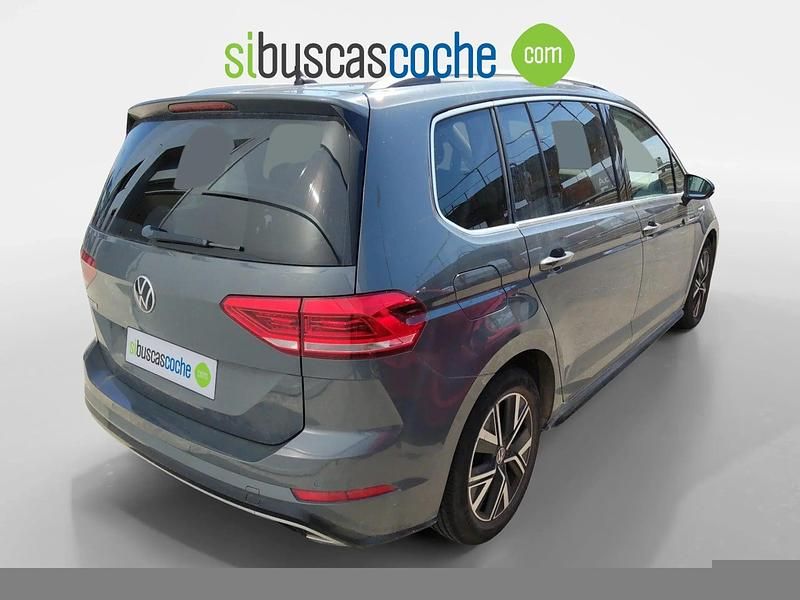 Usado VW Touran Sportline 150 CV (110 kW) 2021 Gris/plata Monovolumen