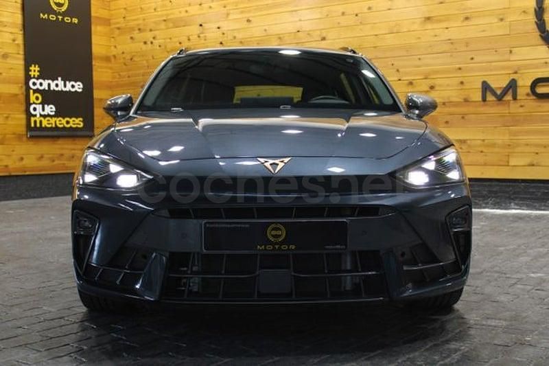 Usado Cupra Leon 150 CV (110 kW) 2025 Gris / plata Familiar