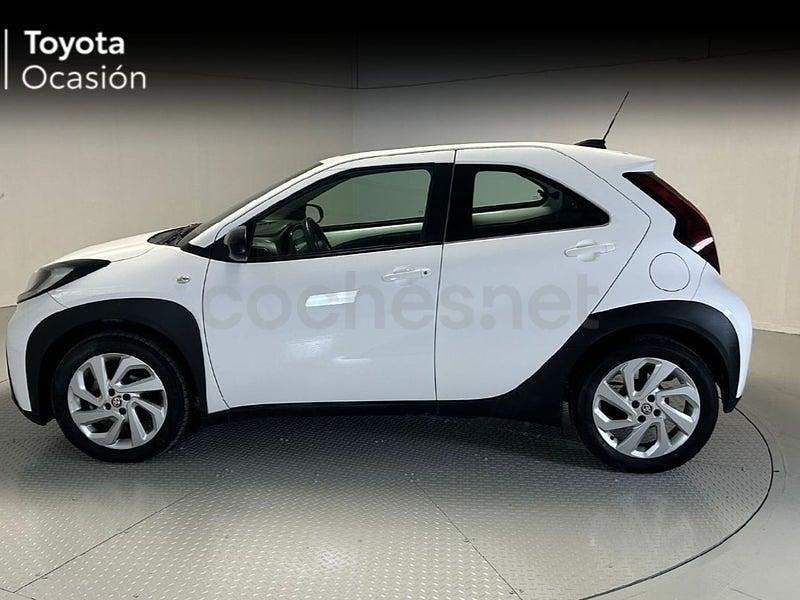 Usado Toyota Aygo X Play 72 CV (52 kW) 2024 Blanco SUV