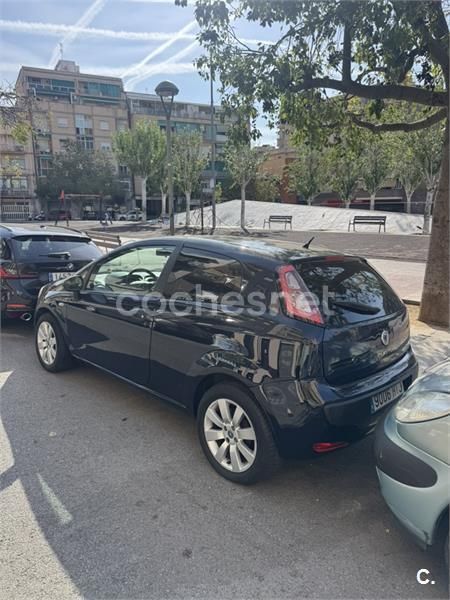 Usado Fiat Punto Easy 75 CV (55 kW) 2013 Azul Utilitario