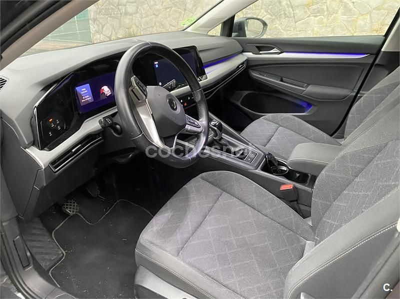 Usado VW Golf VIII 115 CV (84 kW) 2020 Gris / plata Familiar