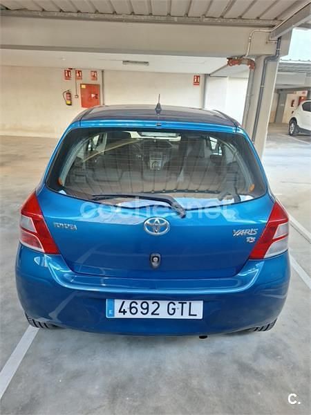 Usado Toyota Yaris Active 101 CV (74 kW) 2010 Azul Utilitario