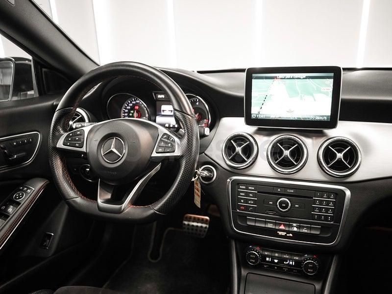 Usado Mercedes CLA200 Shooting Brake AMG line 136 CV (100 kW) 2016 Blanco Familiar