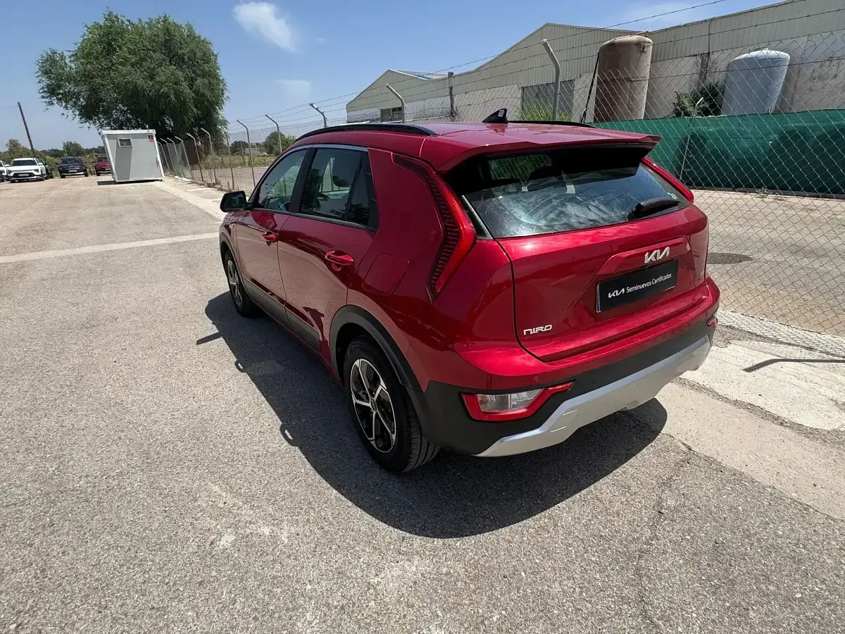 Usado Kia Niro 129 CV (94 kW) 2025 Rojo SUV