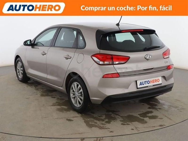 Usado Hyundai i30 120 CV (88 kW) 2018 Gris Berlina