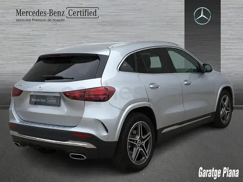 Usado Mercedes GLA200 150 CV (110 kW) 2025 Gris / plata SUV
