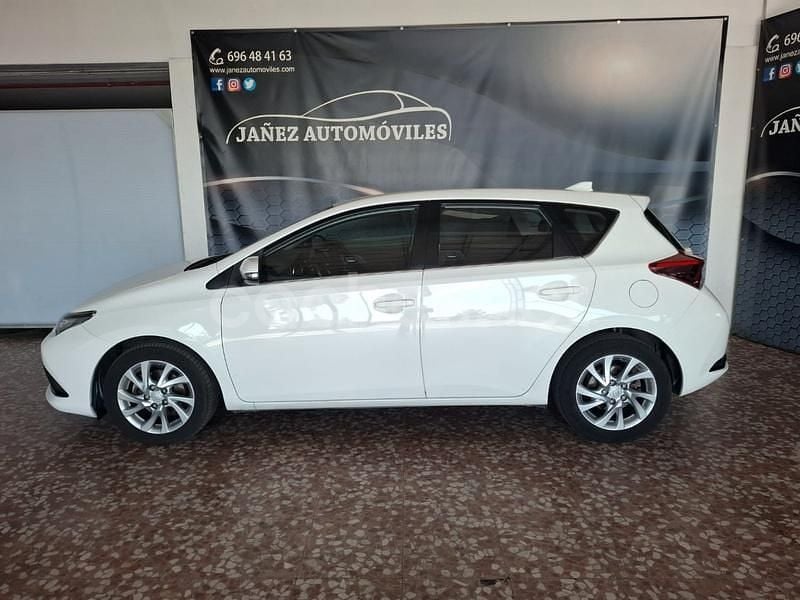 Usado Toyota Auris Active 116 CV (85 kW) 2017 Blanco Berlina