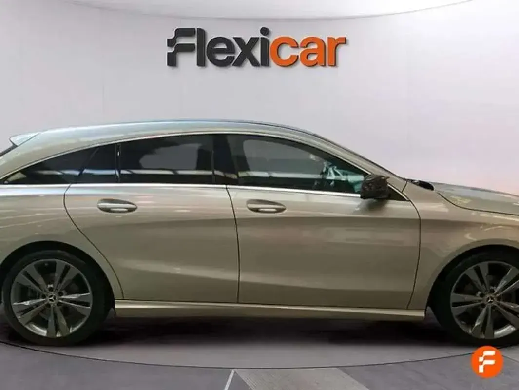 Usado Mercedes CLA200 Shooting Brake 136 CV (100 kW) 2017 Gris Familiar